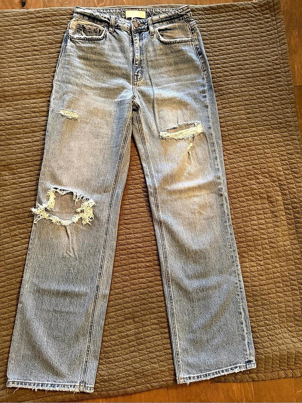 NWOT Vervet Distressed Straight Leg Jeans ⭐️ Size 28